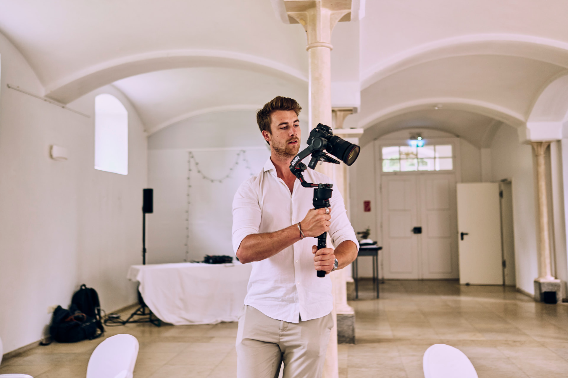 Behind the Scenes – Felix Reverchon beim Dreh mit Kamera und Gimbal